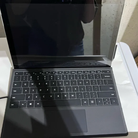 Microsoft Surface Pro - Picture 1 of 5